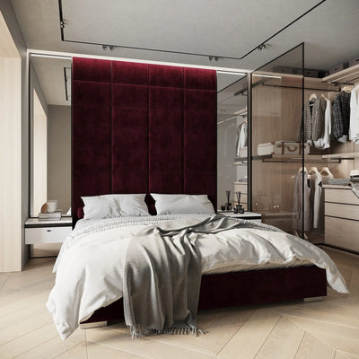 Bordeauxrote Polsterpaneele als luxuriöses Kopfteil im modernen Schlafzimmer hochwertige Wandpaneele aus Samt für stilvolle Raumgestaltung.